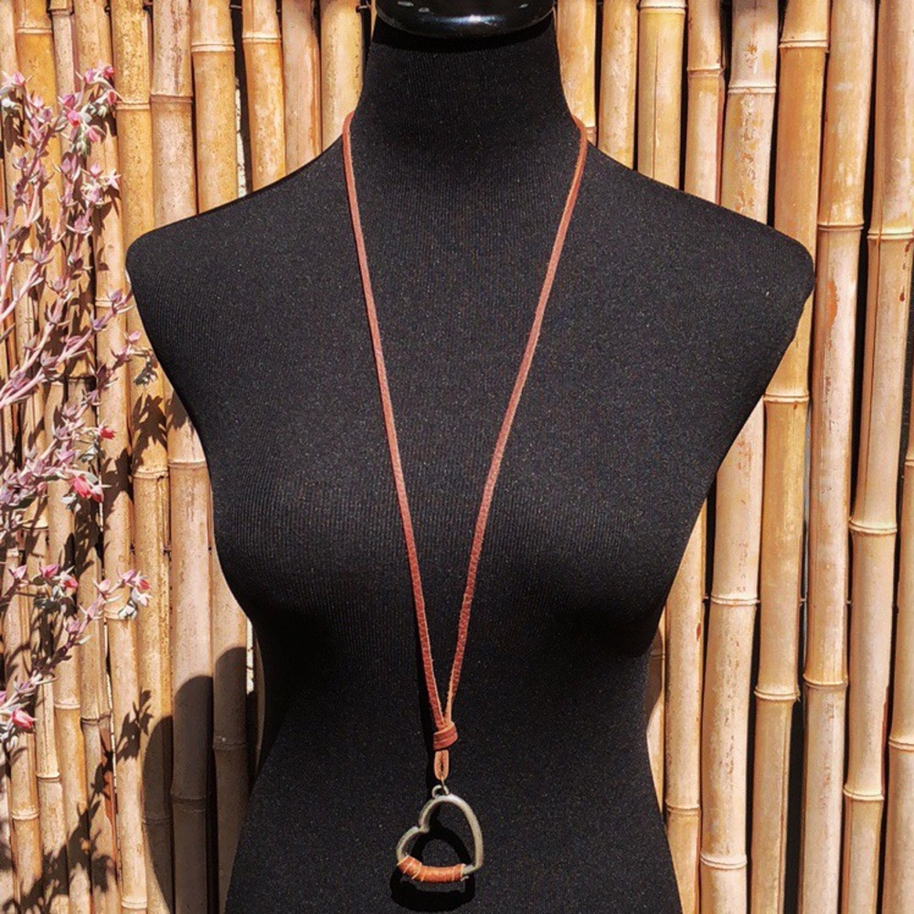 NEW Silver Heart & Tan Leather Adjustable Necklace - Picture 3 of 8